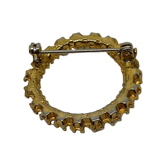 Gold & White Circular Lapel Pin with Faux Pearl – 1.25" x 1.25" - Picture 5 of 6